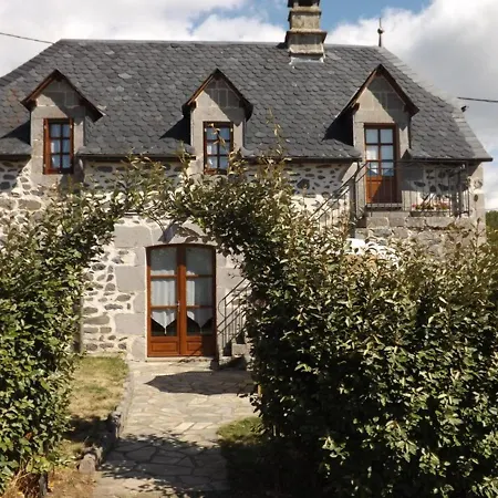Maison De Caractere Renovee, 4 Pers, Au Coeur Du Carladez Avec Jardin Privatif Et Activites Touristiques A Proximite - Fr-1-742-225